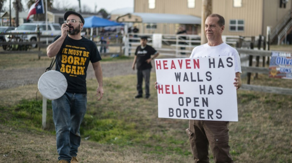 Au Texas, une "arm&eacute;e de Dieu" contre les migrants &agrave; la fronti&egrave;re mexicaine