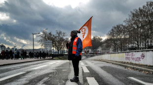 Los franceses rechazan trabajar m&aacute;s tiempo: "Macron quiere que muramos en el puesto"