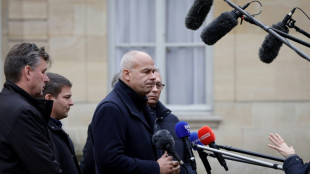 Col&egrave;re agricole: les autorit&eacute;s craignent l'escalade et poursuivent leurs consultations