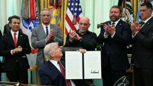 Trump firma decreto para flexibilizar investigaci&oacute;n sobre drogas psicod&eacute;licas